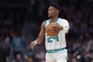 赛事直播-手感好得多攻！布兰登·米勒打满首节 5中5&amp;三分3中3轰下16分！