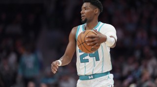 赛事直播-手感好得多攻！布兰登·米勒打满首节 5中5&amp;三分3中3轰下16分！