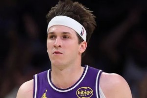 体育平台-湖人官方：里夫斯明日比赛出战成疑，东契奇缺席