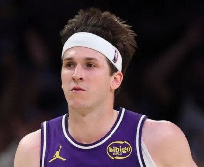 体育平台-湖人官方：里夫斯明日比赛出战成疑，东契奇缺席