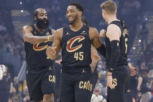 体育新闻-2-0到2-2！骑士晋级希望大减，哈登近五年天王山仅10.8分